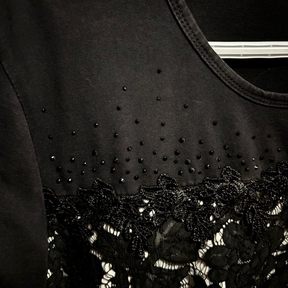 Kening XL Short sleeved black top. - Picture 2 of 6